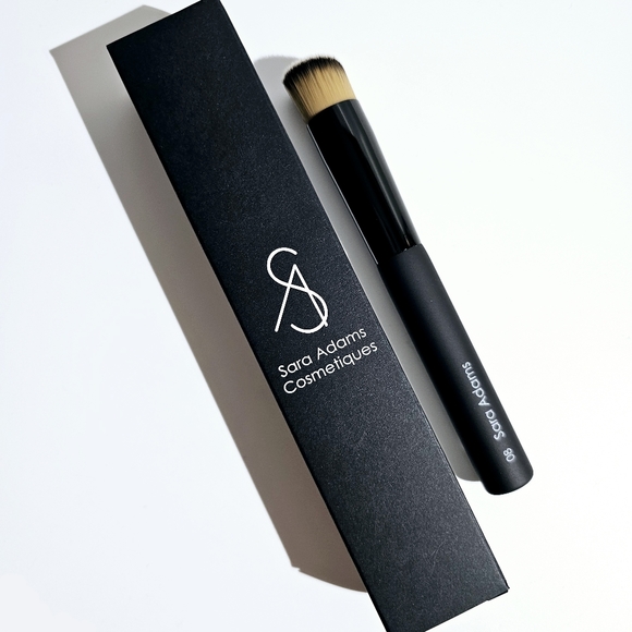 Sara Adams Cosmetiques Pro Round Angled Foundation Brush #08 - Picture 2 of 8